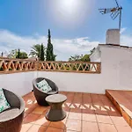 1102 Villa with pool ,lounge, BBQ ,direkt in Marbella