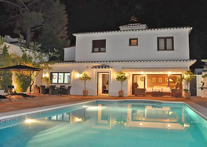 1102 Villa with pool ,lounge, BBQ ,direkt in Marbella