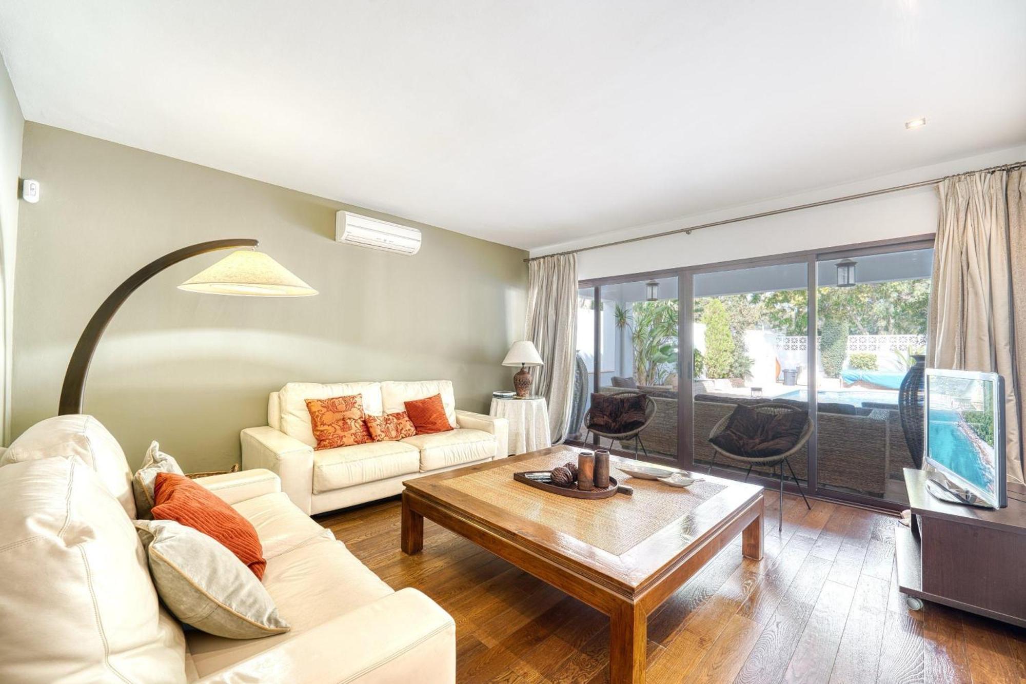 Villa 1102 With Pool ,lounge, Bbq ,direkt In *