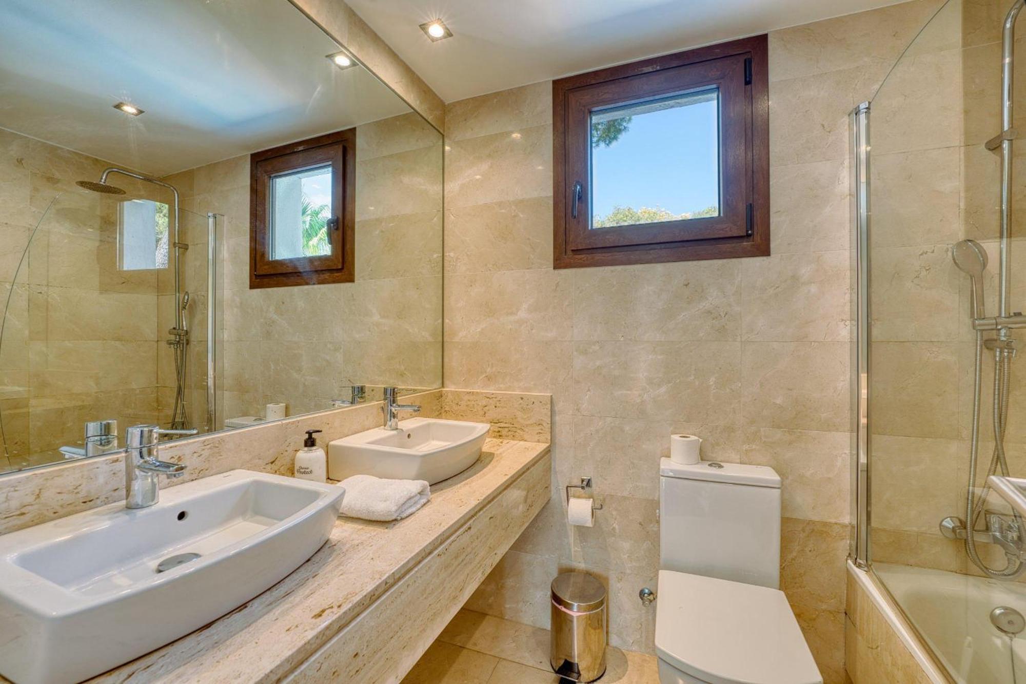 1102 With Pool ,lounge, Bbq ,direkt In Villa Marbella